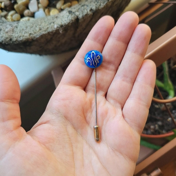 Vintage Fleur de Lis Navy Enamel Stick Pin Brooch - Picture 6 of 8